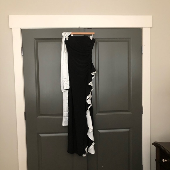 Betsy Adams size 4 black and white strapless formal - Picture 3 of 4